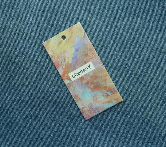 Direct factory custom clothing hang paper tag with your own fashion logo pictures and names